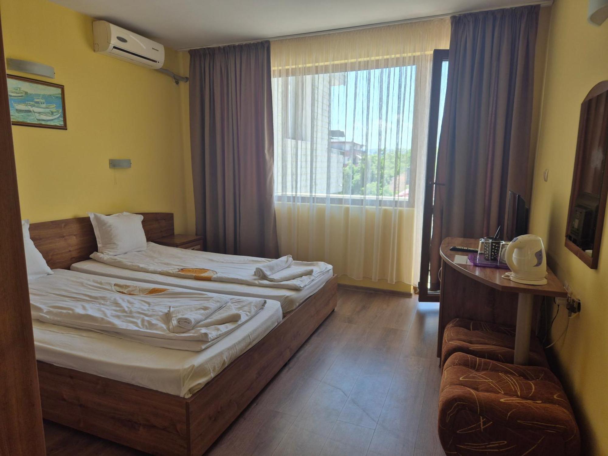 Vladimirov Guest House Primorsko Exterior photo
